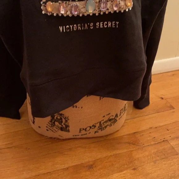 EUC VTG Victoria’s Secret very rare sweater queen bling - Picture 7 of 7